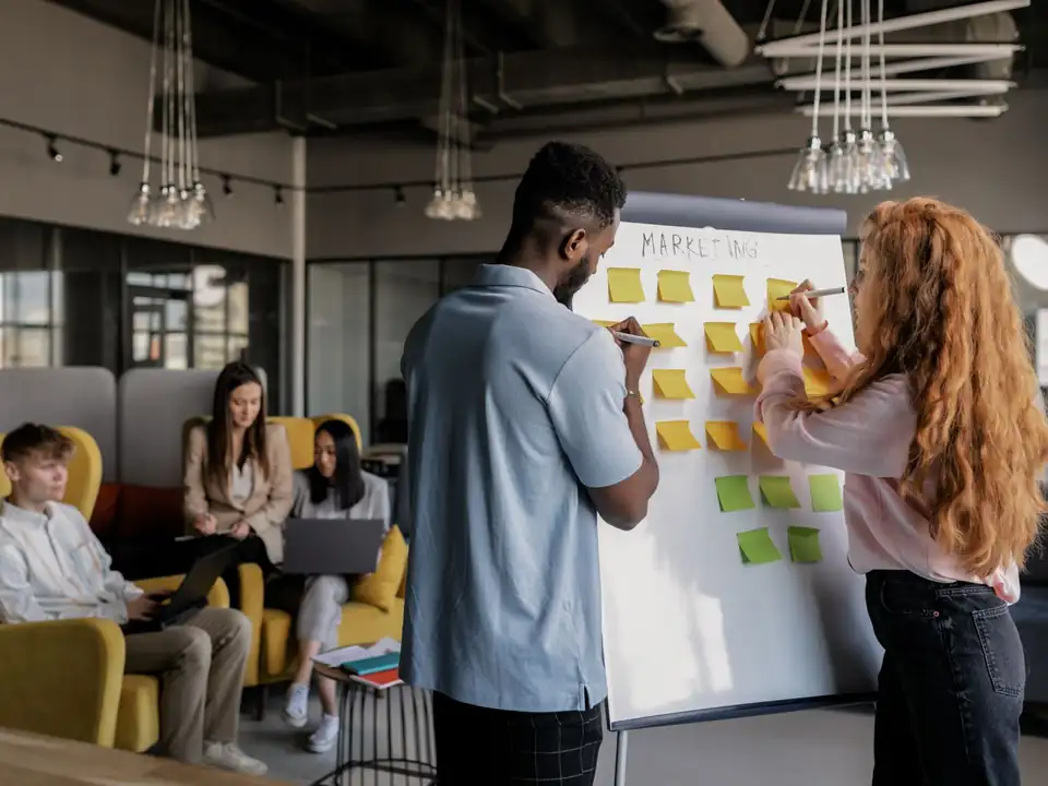 A team organizing real ideas on a workshop board
